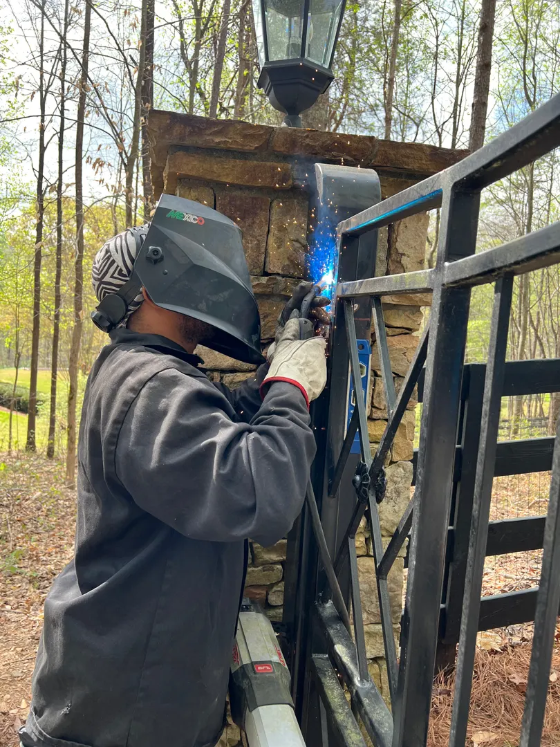On-site welding and gate repair