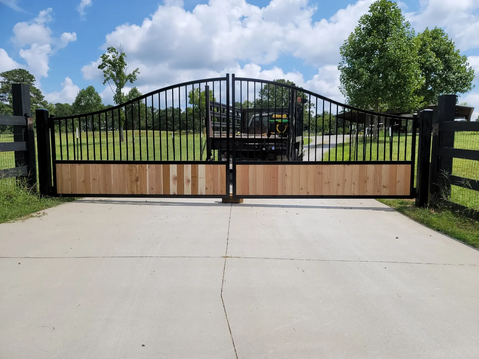 Troy Gate Steel With Wood At Bottom